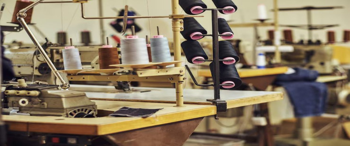 close-up-image-lot-coils-with-threads-sewing-workshop_613910-19021(1)